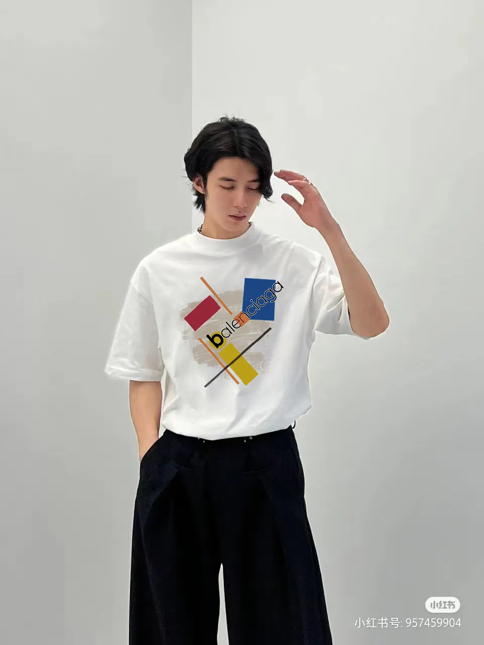 P80✨🔥 BALENCIAGA Paris lettering printed short-sleeved T-shirt. Custom-woven and dyed 300 grams of combed cotton heavyweight fabric. Zero color difference in threads. Perfect details. Different from the current currency version. Welcome to compare. Same Style for men and women. Must-sell in the picture above. Color: White Black Size: 1 2 3 4